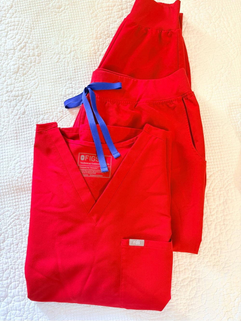FIGS Classic V-Neck Scrub Set winning red
